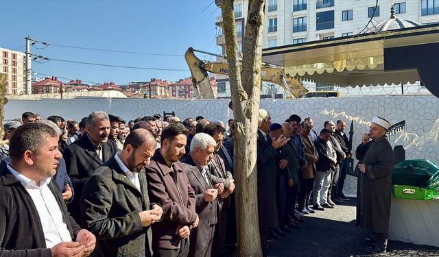 Kocaeli'de fabrikada yüksekten düşerek hayatını kaybeden 3 işçinin cenazeleri defnedildi