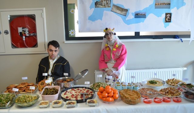 Kocaeli'de özel öğrenciler yemek etkinliğinde hünerlerini sergiledi
