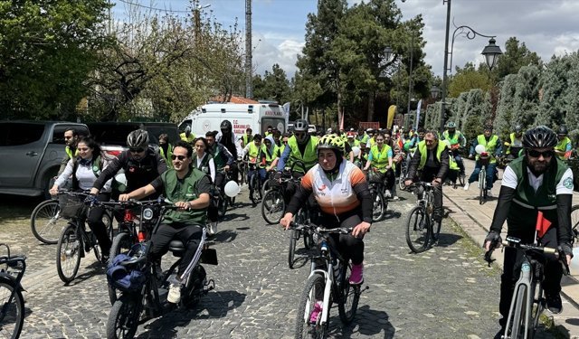 Konya'da Yeşilay tarafından '23 Nisan'da Sağlık İçin Pedalla' etkinliği düzenlendi