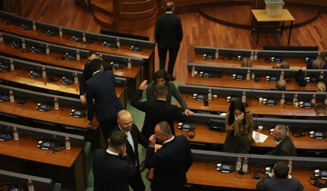 Kosova'da Meclis yeni cumhurbaşkanını seçemediği için yeniden erken genel seçime gidiliyor