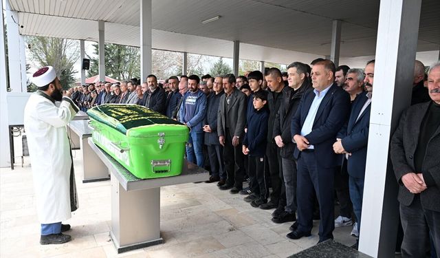 Malatya'da havuzda boğulma tehlikesi geçiren öğretmen kurtarılamadı