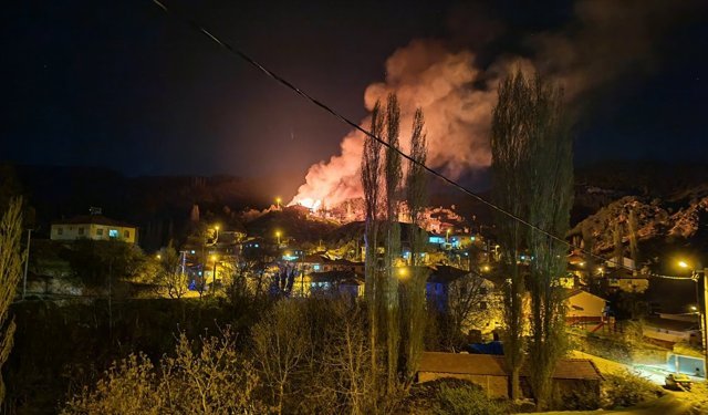 Manisa'da çıkan ev yangınında 1 kişi dumandan etkilendi
