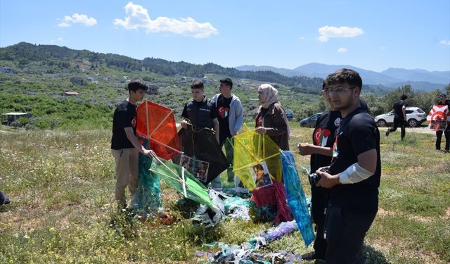 Manisa'da uçurtmalar Gazze ve Kahramanmaraş'ta hayatını kaybedenler için uçuruldu