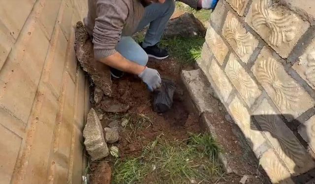 Mardin'de mezarlıkta gömülü 2 kilo 378 gram eroin ele geçirildi