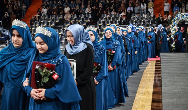 Mersin'de hafızlığını tamamlayan 260 öğrenci icazet aldı