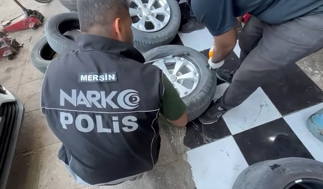 Mersin'de pikabın lastiklerine gizlenmiş 8 kilo 266 gram eroin ele geçirildi