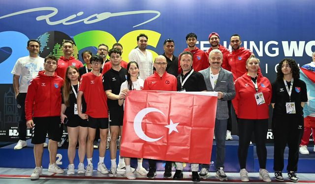 Milli eskrimci Furkan Yaman Brezilya'da altın madalya kazandı