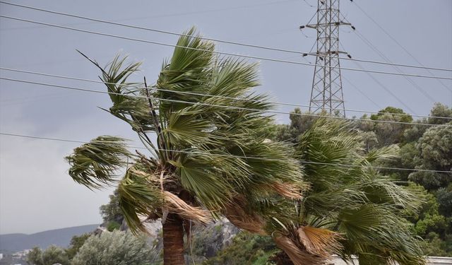Muğla'da fırtına ve sağanak etkili oluyor