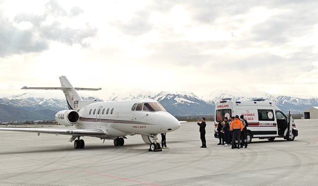 Muş'ta ambulans uçak 2 günlük bebek için havalandı