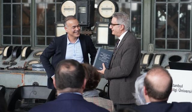 Prof. Dr. Turgut Tarhanlı onuruna yazılan kitap takdim edildi