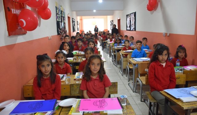 Ressam Melis Doğan, Şırnak'ın köyünde 100 çocukla resim yaptı