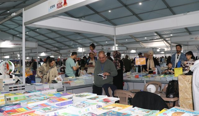 Rize'de 3. Kitap Fuarı devam ediyor