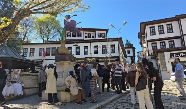 Safranbolu'da hafta sonu ziyaretçi yoğunluğu yaşanıyor