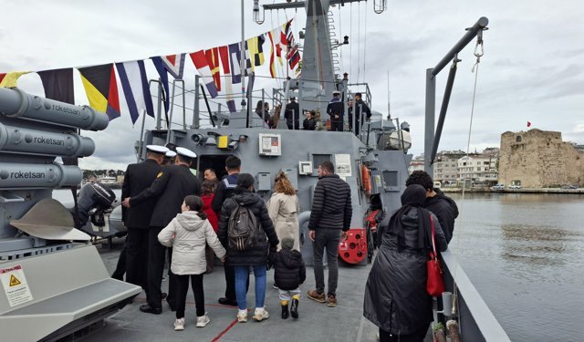 Sahil Güvenlik Komutanlığı gemileri Sinop'ta ziyarete açıldı