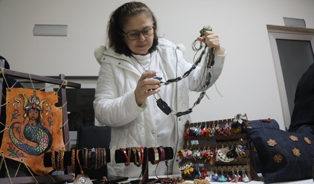 Samsun'da kadınlar eski giysi ve atık ürünleri sanatsal objelere dönüştürdü