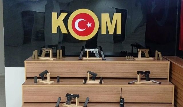 Şanlıurfa'da silah ve mühimmat kaçakçılığı iddiasıyla 2 zanlı tutuklandı