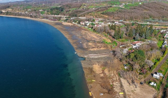 Sapanca Gölü kıyısındaki kaçak yapıların yıkımında ikinci etap başladı