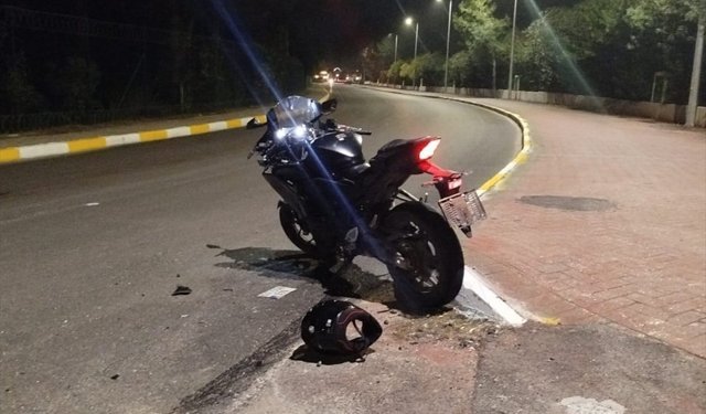 Serik'te midibüs ile motosiklet çarpıştı, 1 kişi yaralandı