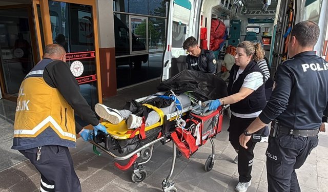 Seydişehir'de bir kişi bıçaklandı