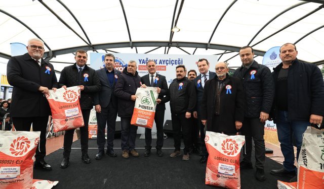 Silivri'de 'Yağlık Ayçiçeği Tohumu Dağıtım Töreni' düzenlendi