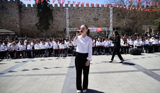 Sinop'ta 500 öğrenci kent meydanında melodika dinletisi sundu