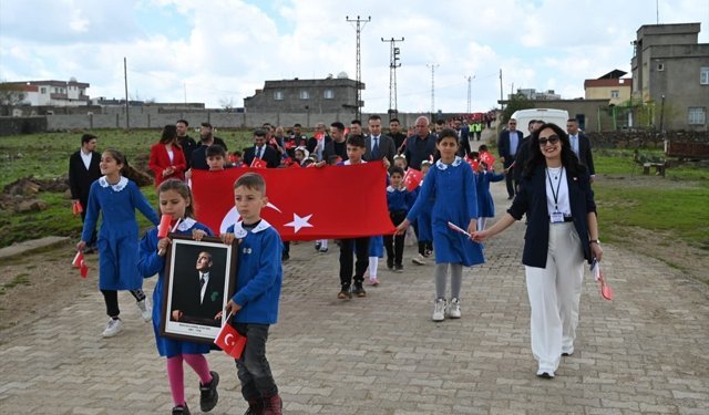 Şırnak'ta '23 Nisan Neşesi Köylerde Projesi' kapsamında bando eşliğinde yürüyüş yapıldı