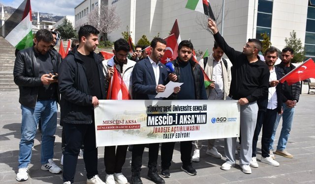 Şırnak'ta üniversite öğrencileri İsrail'in Mescid-i Aksa'yı ibadete kapatmasını protesto etti