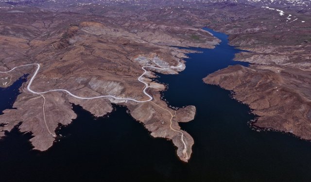 Sivas'ta Kızılırmak'ın ilk suyunu tutan İmranlı Barajı yüzde 100 doluluğa ulaştı
