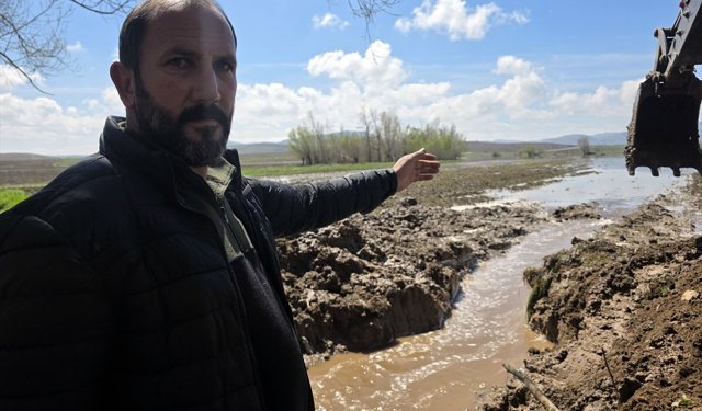 Sivas'ta yağışların ardından biriken sular Kızılırmak'a tahliye ediliyor