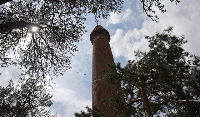 Sivas'taki eğik minareli Ulu Cami'ye tarihinin en kapsamlı restorasyonu