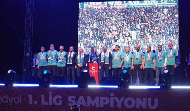 Süper Lig'e yükselen Erzurumspor FK, şampiyonluk kupasını aldı