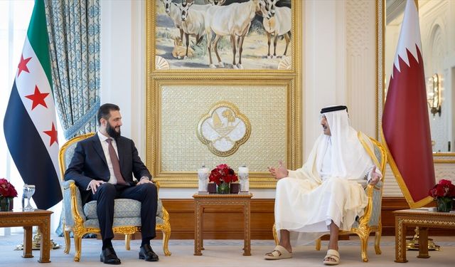 Suriye Cumhurbaşkanı Şara, Doha'da Katar Emiri ile yatırım ve ticaret konularını görüştü