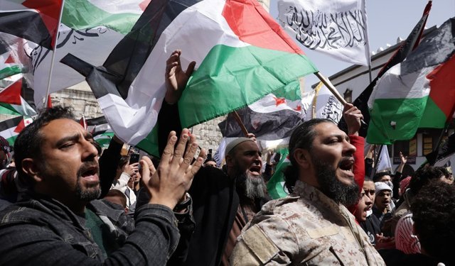 Suriye'nin başkenti Şam'da İsrail'in Filistinli tutuklulara idamı öngören kararı protesto edildi