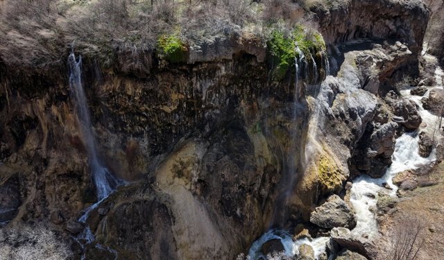 'Tabiat Parkı' ilan edilen Dipsiz Göl Şelalesi turizme kazandırılıyor