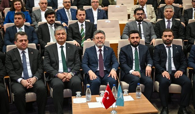 Tarım ve Orman Bakanı Yumaklı, Adana'da TÜGVA İhtisas Akademi Programı'nda konuştu:
