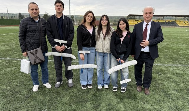 Tekirdağ'da lise öğrencileri tasarladıkları planör uçaklarla yarışıyor