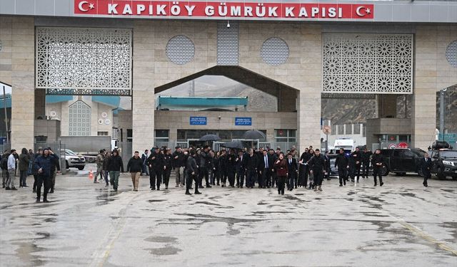 Ticaret Bakanı Bolat, Kapıköy Gümrük Kapısı'nda incelemelerde bulundu: