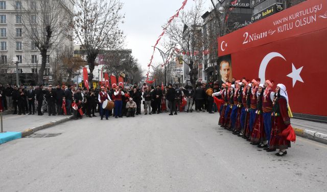 Ticaret Bakanı Bolat, Van'ın düşman işgalinden kurtuluşunun 108. yıl dönümü törenine katıldı: