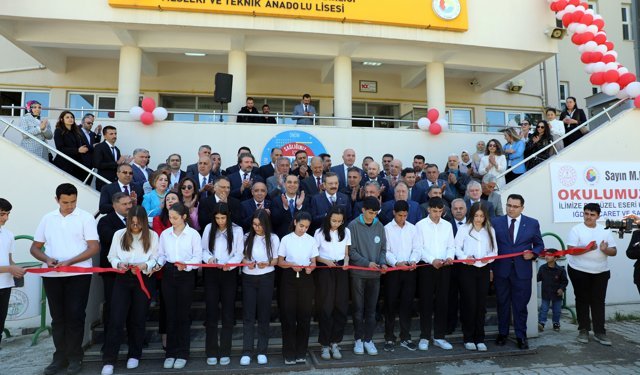 TOBB Başkanı Hisarcıklıoğlu, Iğdır'da okul ve konferans salonu açtı