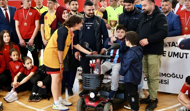 Trabzon'da DMD hastası kardeşler için futsal turnuvası düzenlendi