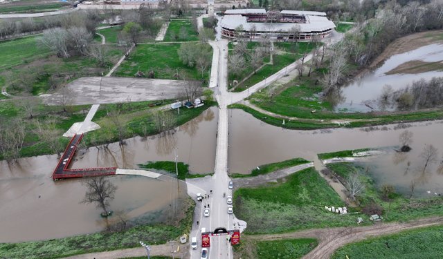 Tunca Nehri'nin debisi yağışlar nedeniyle 3 günde 3,5 kat arttı