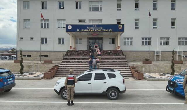 Tunceli'de kendilerini polis ve savcı olarak tanıtıp dolandırıcılık yapan 3 zanlı tutuklandı