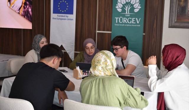 TÜRGEV öncülüğünde buluşan gençler Kosova'da dezenformasyona karşı ortak çözümler üretti