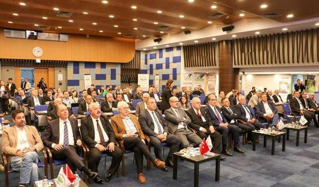 Türk tekstilinin dünyadaki durumu İzmir'deki zirvede değerlendirildi