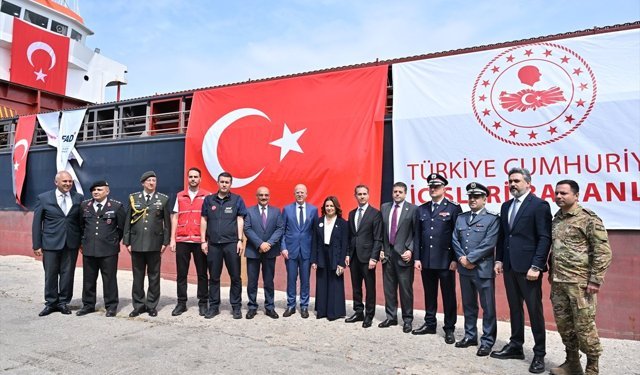 Türkiye'den, Lübnan'da savaş nedeniyle yerinden edilenlere 730 tonluk insani yardım