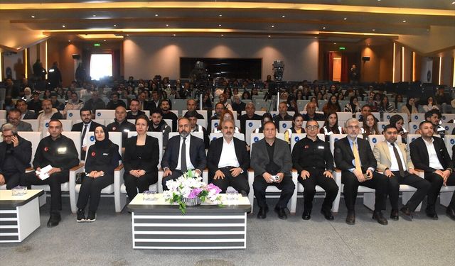 Van'da 'Tüm Yönleriyle Afet Yönetimi' paneli düzenlendi