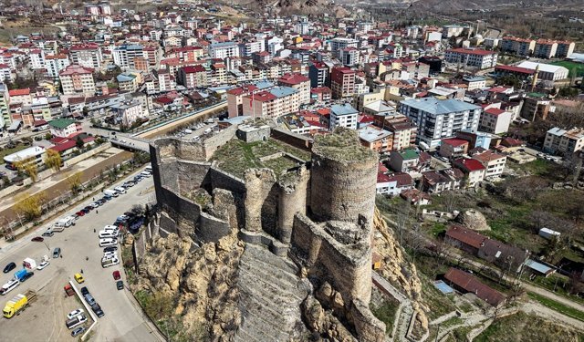 Yıllardır kapalı olan Oltu Kalesi için restorasyon süreci başlıyor