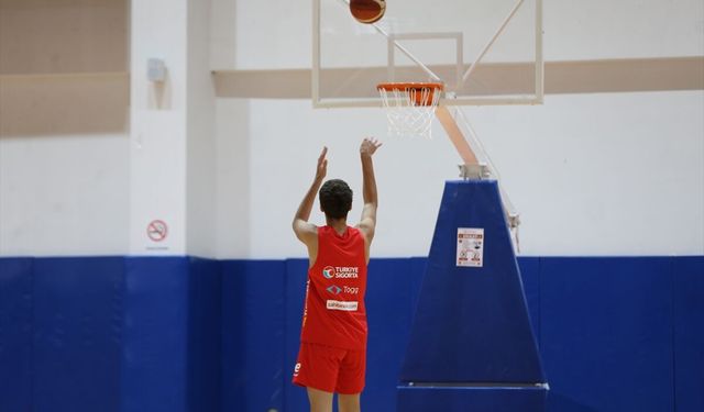 17 Yaş Altı Yıldız Basketbol Erkek Milli Takımı'nın Çanakkale kampı sürüyor