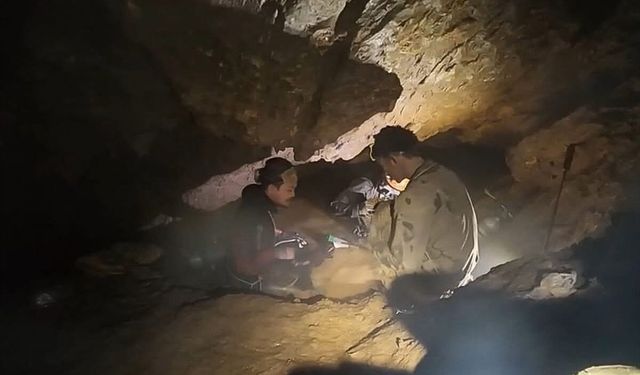 5 rescued from flooded Laos cave as search continues for 2 missing villagers