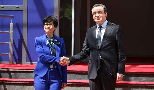 AB Komisyonu Üyesi Kos, Birliğe üye olmak isteyen Kosova'ya reform çağrısı yaptı